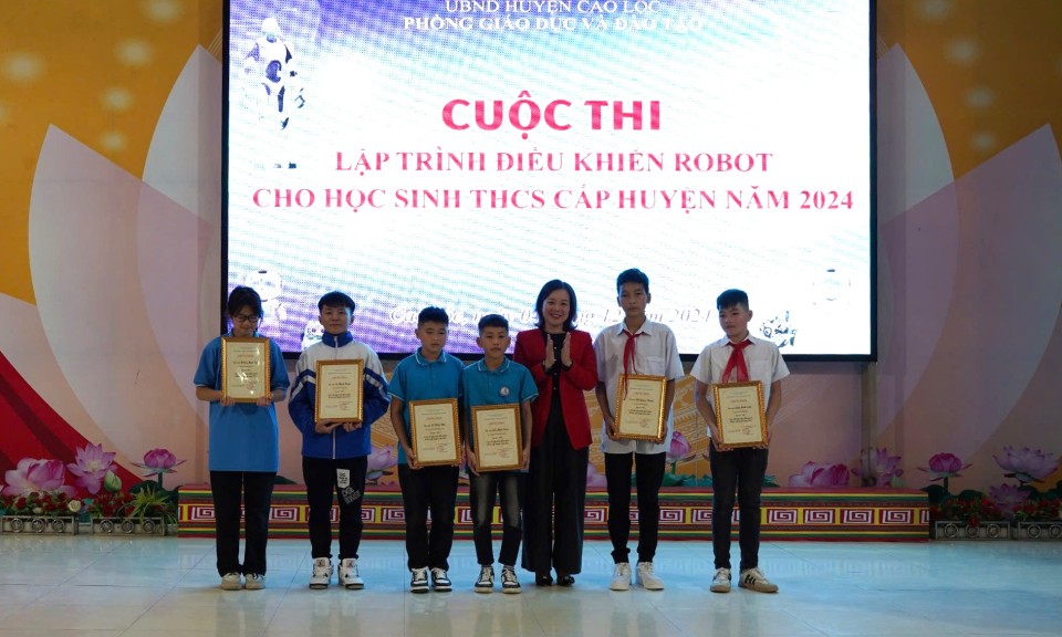 Cao Lộc: Trao 11 giải tại Cuộc thi lập trình điều khiển Robot cấp huyện
