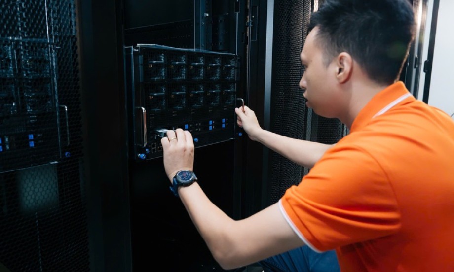 Cận cảnh hàng nghìn siêu chip NVIDIA tại nhà máy AI đầu tiên của FPT tại Việt Nam