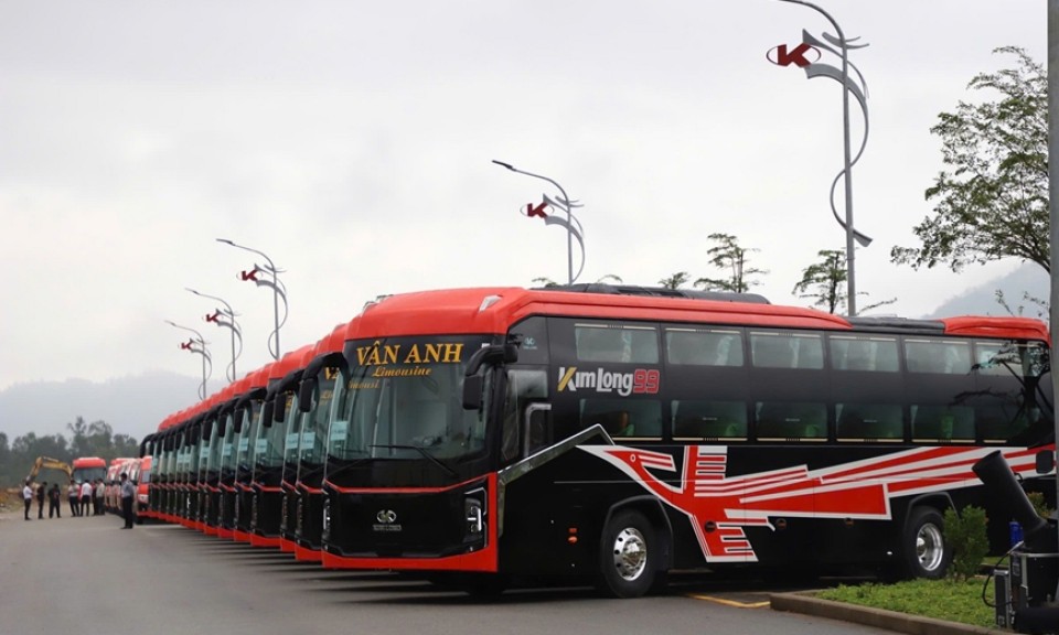 Hãng sản xuất ô tô Việt Nam đưa ra thị trường dòng xe khách, minibus tỷ lệ nội địa hóa cao