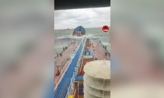 Hai tàu chở dầu của Nga gặp nạn ở biển Đen