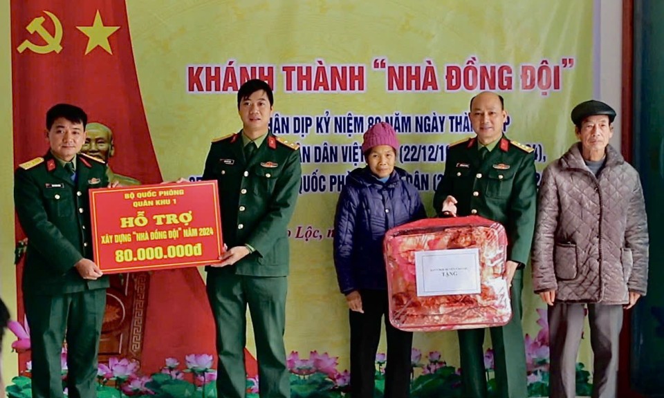 Cao Lộc: Bàn giao “Nhà đồng đội” cho quân nhân có hoàn cảnh khó khăn