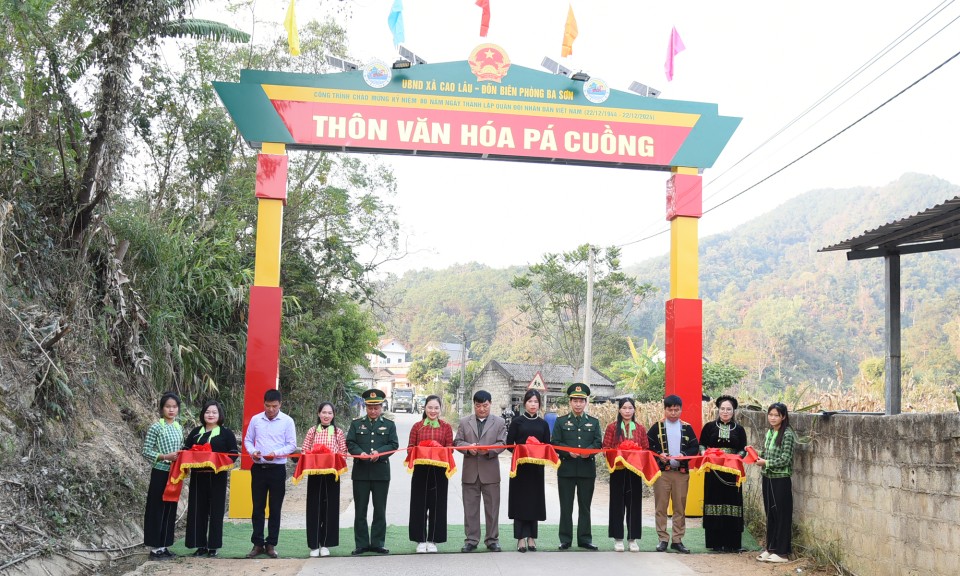 Đồn Biên phòng Ba Sơn tổ chức khánh thành cổng chào thôn Pá Cuồng, xã Cao Lâu