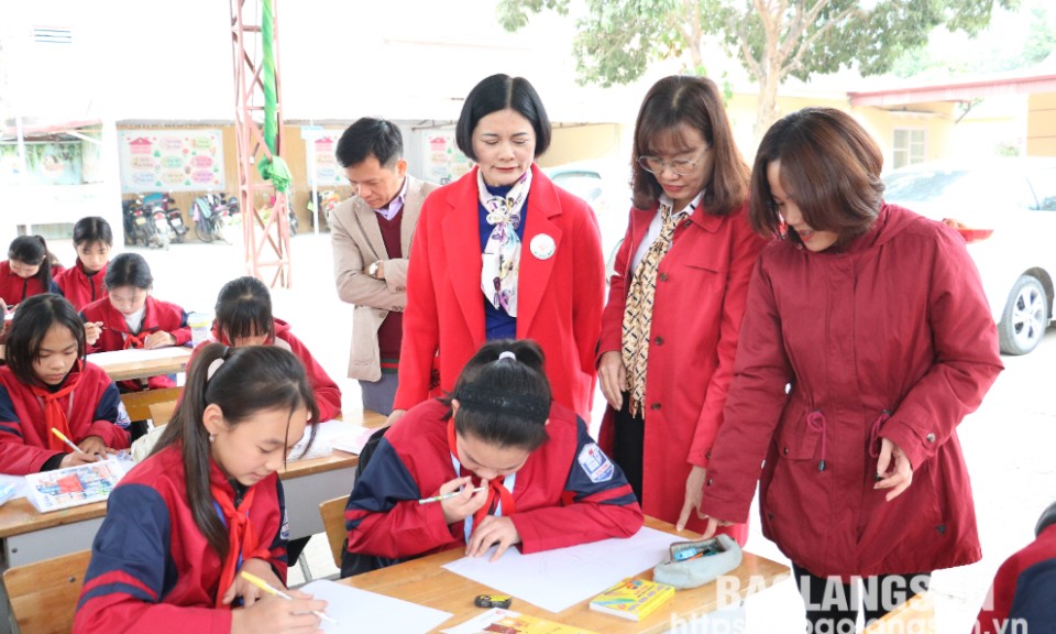 Hơn 100 học sinh tham gia chương trình nâng cao nhận thức – thi vẽ tranh