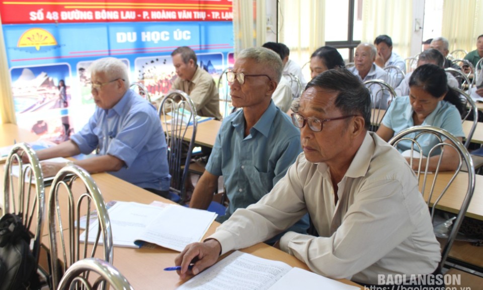 Người có uy tín: Cầu nối gắn kết  trong cộng đồng dân cư