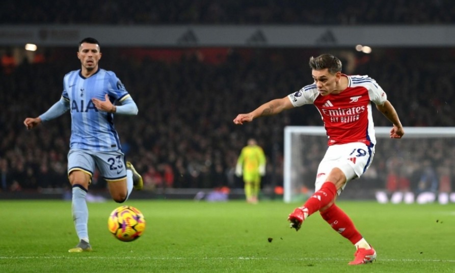Tin thể thao (16-1): Thắng ngược Tottenham, Arsenal tiếp tục cuộc đua vô địch