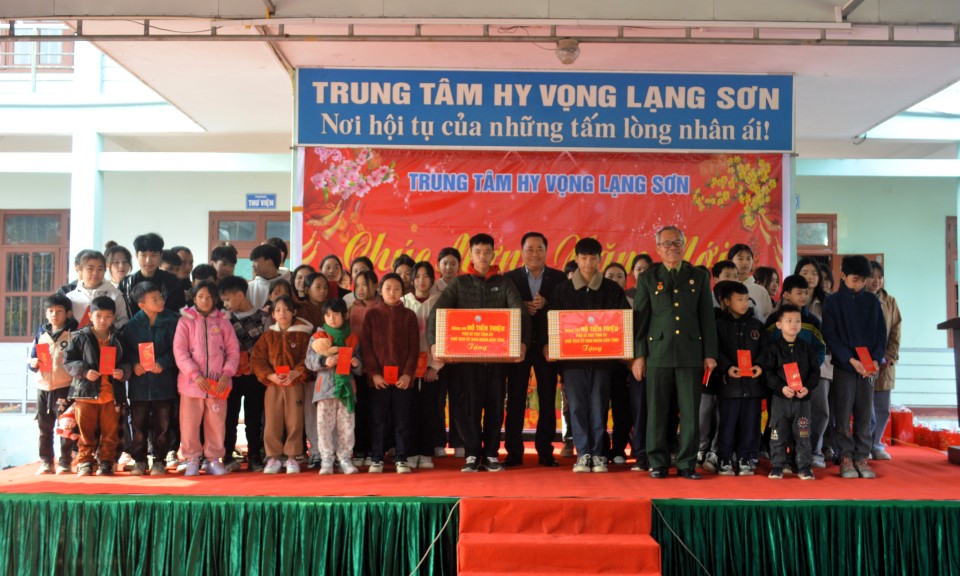tịch UBND tỉnh dự chương trình kỷ niệm 5 năm ngày khánh thành và tiếp nhận trẻ em vào Trung tâm Hy vọng