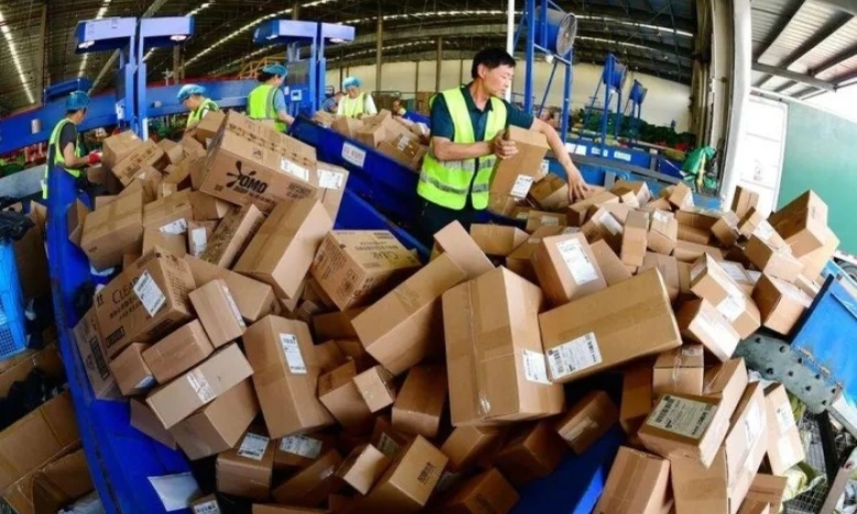 Dừng miễn thuế VAT với hàng nhập khẩu trị giá thấp từ ngày 18-2