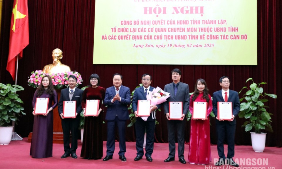 tỉnh về thành lập, tổ chức lại các cơ quan chuyên môn và các quyết định của Chủ tịch UBND tỉnh về công tác