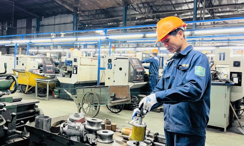 Công nhân tiêu biểu học và làm theo Bác