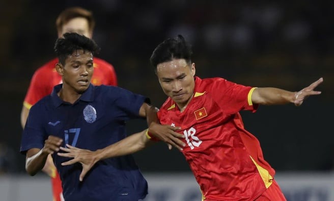 HLV Kim Sang-sik chê học trò 'không được như lúc tập'