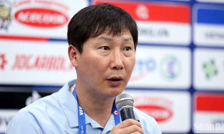 HLV Kim Sang Sik: Chưa thể hài lòng với kết quả thắng 2-1 Campuchia