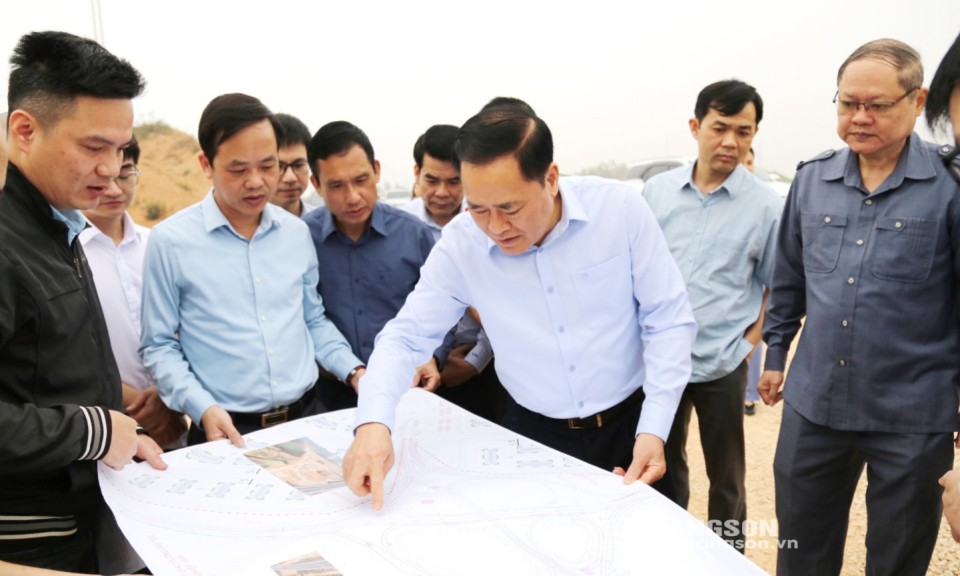 Chủ tịch UBND tỉnh kiểm tra tình hình triển khai các dự án tại huyện Hữu Lũng: Tập trung cao độ để tháo