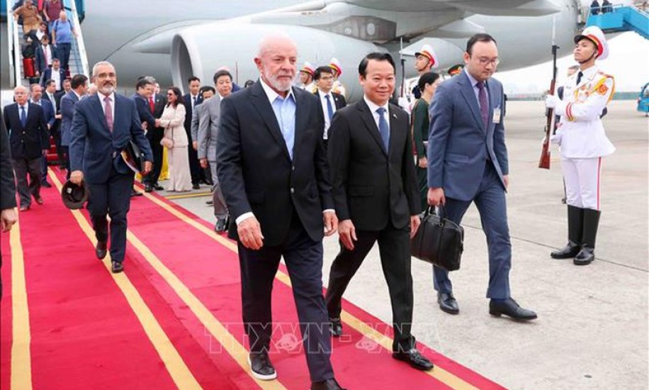 Tổng thống Brazil Luiz Inácio Lula da Silva đến Hà Nội, bắt đầu thăm cấp Nhà nước tới Việt Nam