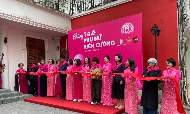 Ra mắt Dự án sách ảnh "Chúng tôi đó - Phụ nữ kiên cường"