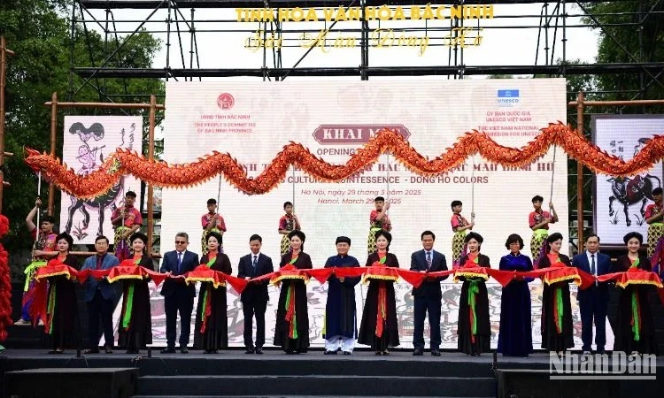 Giới thiệu “Tinh hoa văn hóa Bắc Ninh - Sắc màu tranh Đông Hồ" tại Hà Nội