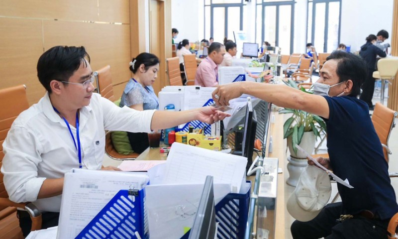 Sau tinh gọn bộ máy, thu nhập của cán bộ công chức cần tăng thế nào?