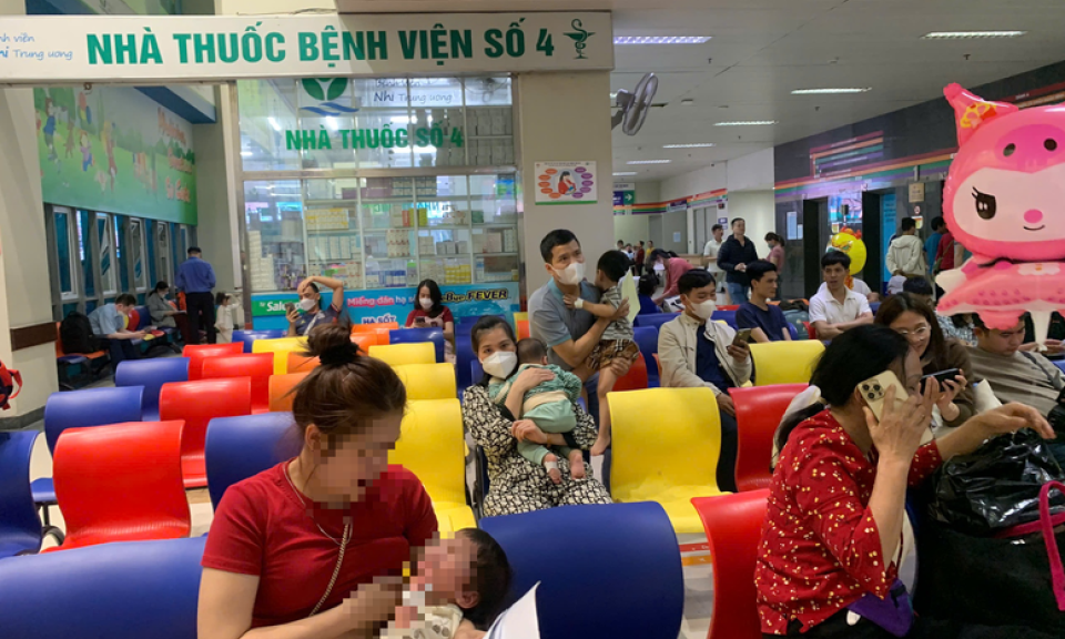 Chỉ chuyển tuyến ca mắc sởi nặng đến Bệnh viện Nhi Trung ương