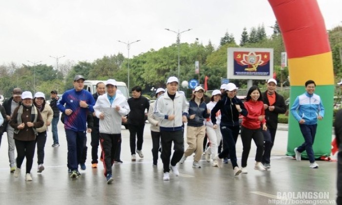 Gần 1.200 người tham gia Ngày chạy Olympic vì sức khoẻ toàn dân