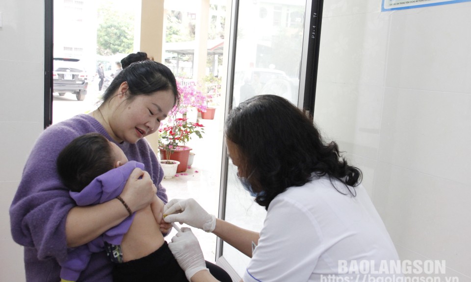 97,3% trẻ được tiêm vắc-xin phòng, chống dịch sởi 