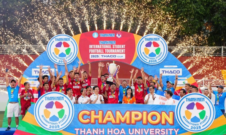 Phó Thủ tướng Mai Văn Chính trao cúp vô địch Giải bóng đá Thanh Niên sinh viên quốc tế 2025