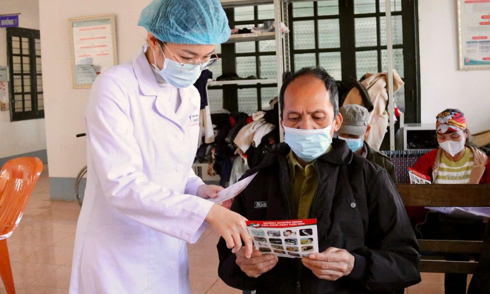 Hướng về cơ sở, nâng cao nhận thức về chăm sóc sức  khoẻ người dân