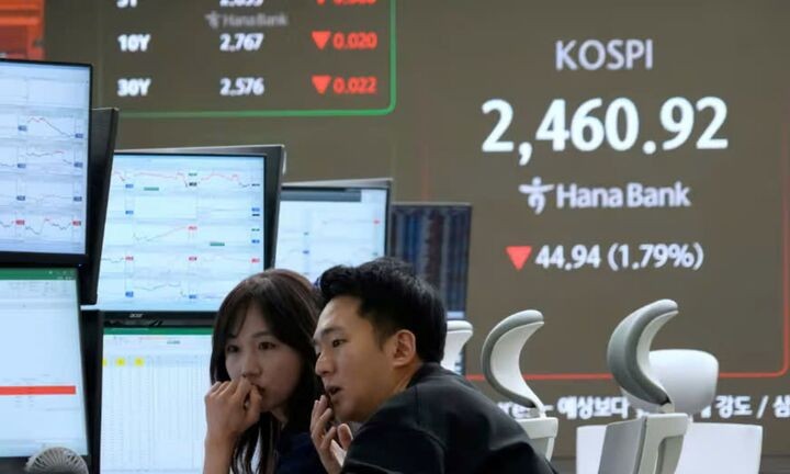 Chứng khoán châu Á lao dốc sau khi ông Trump công bố thuế quan mới