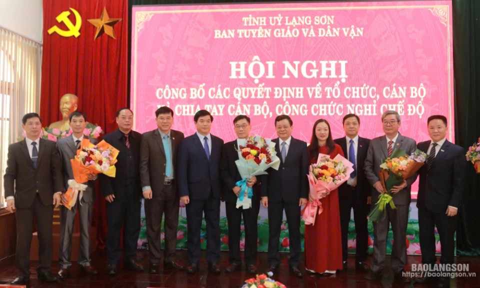 Cán bộ tự nguyện nghỉ hưu trước tuổi: Tạo thuận lợi cho sắp xếp, tinh gọn bộ máy