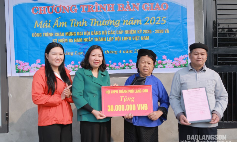 Hội LHPN thành phố bàn giao “Mái ấm tình thương” cho hội viên phụ nữ có hoàn cảnh khó khăn
