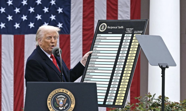 Thuế quan của ông Trump gây tổn hại đến ví tiền của người Mỹ thế nào?