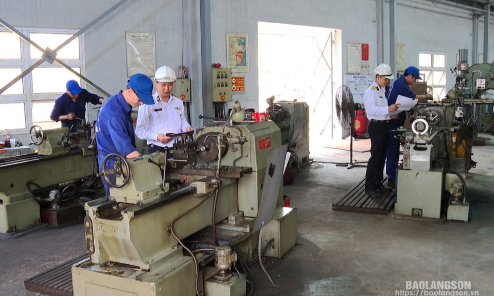 Nhà máy X46: Đảm bảo “sức sống” cho những con tàu vươn khơi