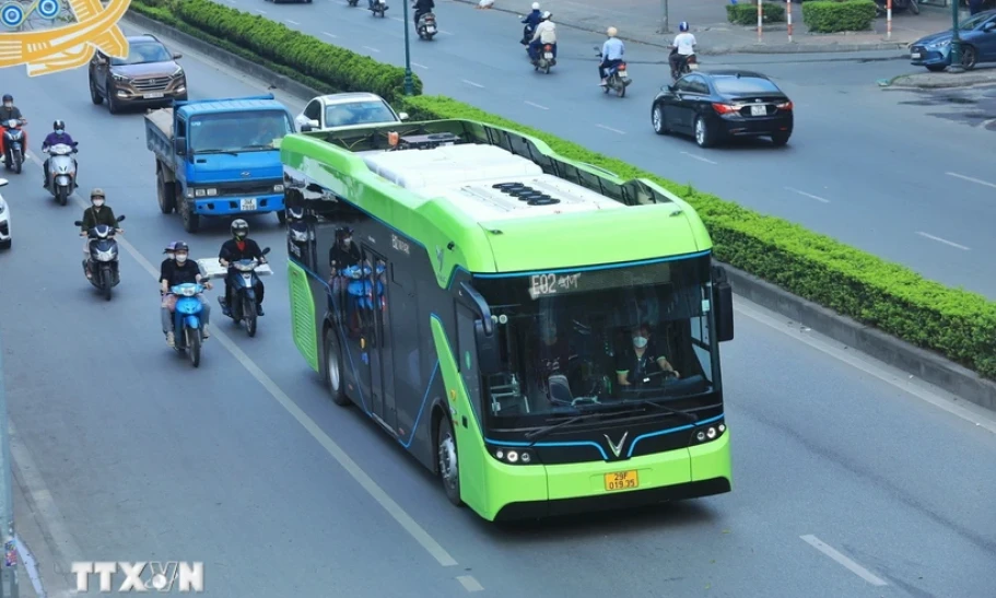 Hà Nội lên lộ trình chuyển đổi xe buýt sang dùng năng lượng xanh trước ngày 15/4