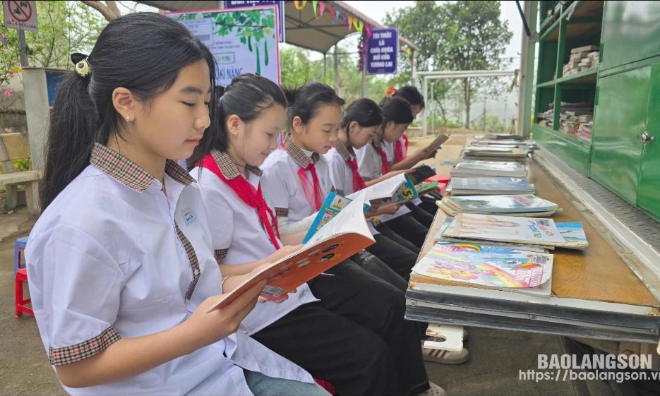 Thư viện tỉnh phục vụ xe thư viện lưu động tại huyện Lộc Bình