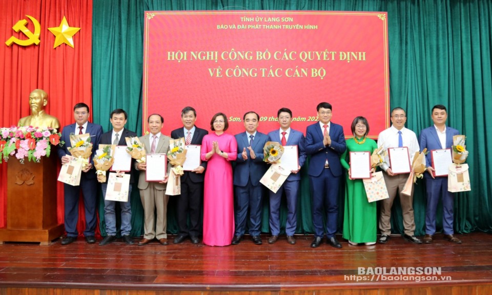Báo và Đài PTTH Lạng Sơn: Công bố các quyết định về công tác cán bộ