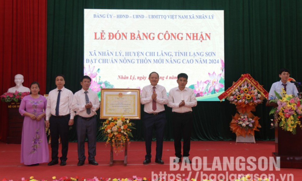 Xã Nhân Lý, huyện Chi Lăng đón bằng công nhận xã đạt chuẩn nông thôn mới nâng cao