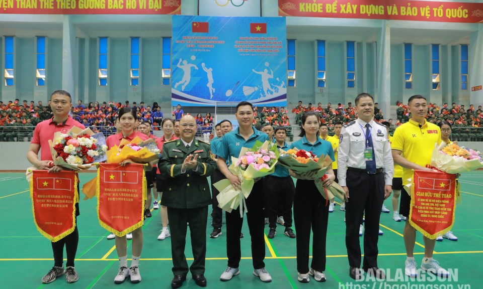 Giao hữu thể thao giữa Sĩ quan và Cán bộ trẻ Việt Nam - Trung Quốc