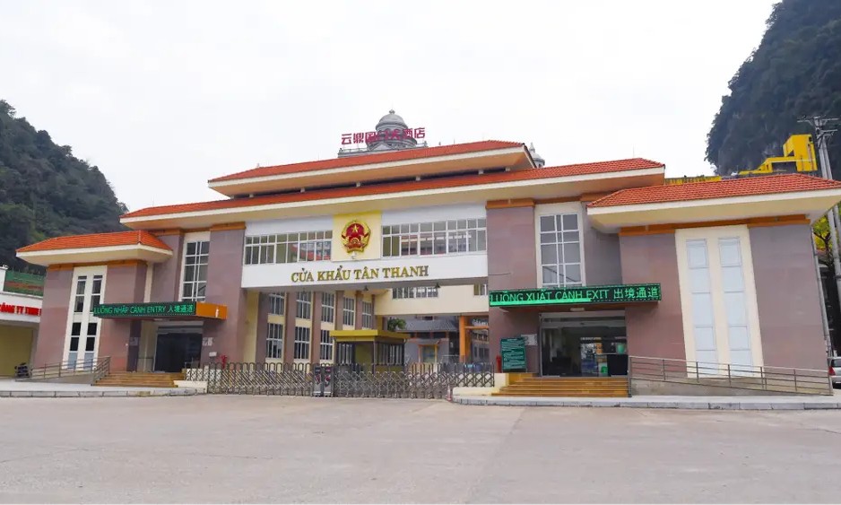 Tạo thuận lợi cho người dân xuất nhập cảnh bằng hộ chiếu qua cửa khẩu Tân Thanh