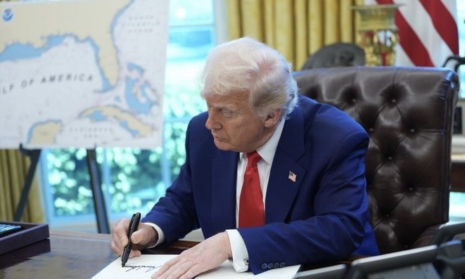 Ông Trump gia hạn lệnh trừng phạt Nga thêm 12 tháng