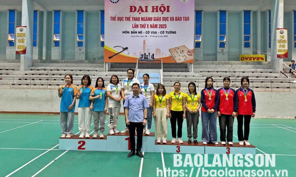 Trao 76 huy chương đợt 1 giai đoạn 1 Đại hội thể dục thể thao ngành giáo dục