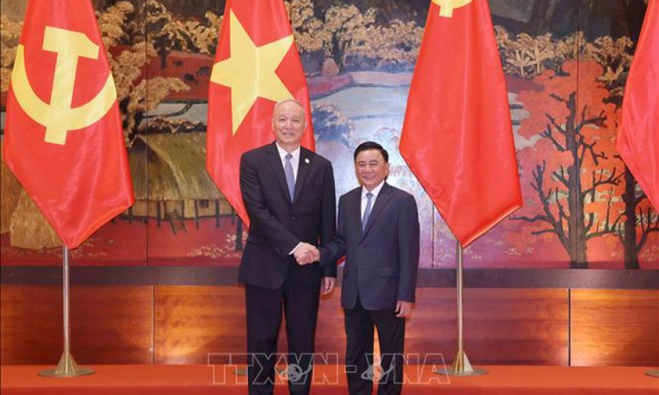thư Trần Cẩm Tú hội đàm với đồng chí Thái Kỳ, Bí thư Ban Bí thư, Chánh Văn phòng Trung ương Đảng Cộng sản