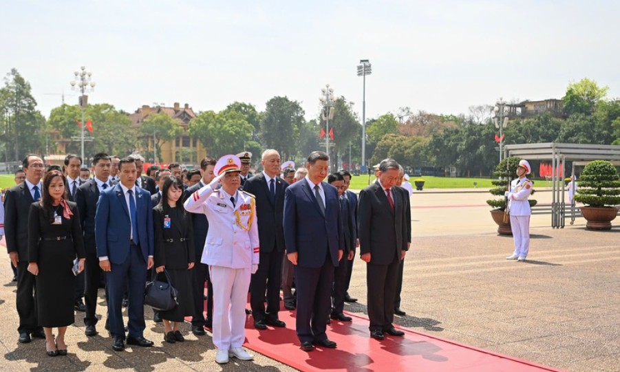 Tổng Bí thư, Chủ tịch nước Trung Quốc Tập Cận Bình vào Lăng viếng Chủ tịch Hồ Chí Minh