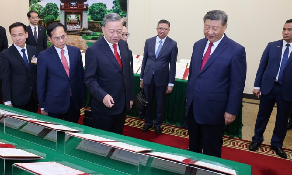 Việt Nam - Trung Quốc ký kết 7 văn kiện quan trọng lĩnh vực đường sắt và đường bộ