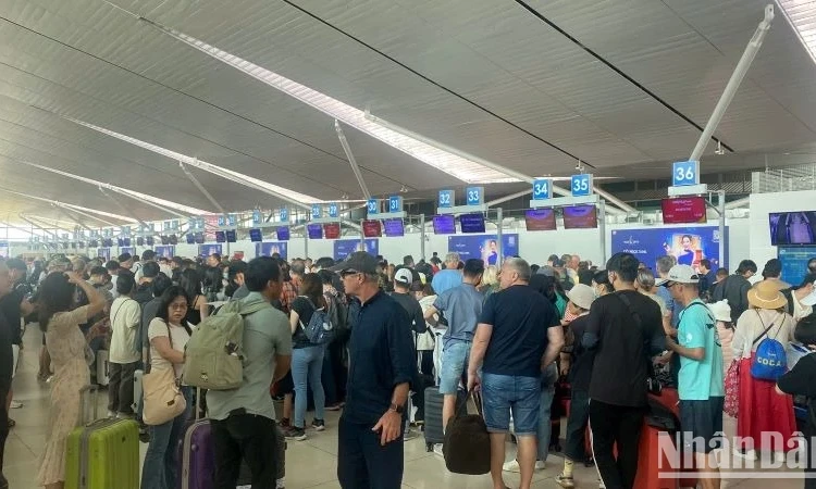 Yêu cầu các hãng bay tăng chuyến trong dịp lễ và cao điểm hè, bán vé đúng quy định