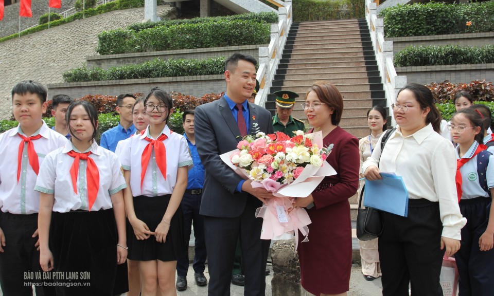 20 thiếu nhi thị Bằng Tường (Trung Quốc) tham gia giao lưu “Khăn hồng hữu nghị thiếu nhi biên giới Việt