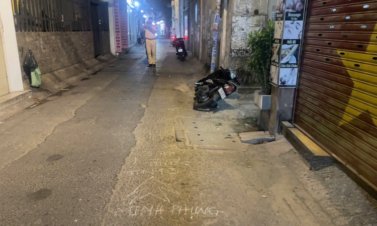 Truy tìm người nước ngoài rời khỏi hiện trường vụ TNGT sau khi tự té ngã