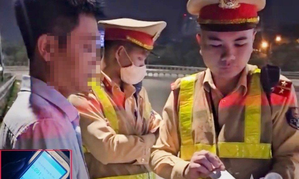Hà Nội: Liên tiếp phát hiện lái xe vi phạm nồng độ cồn, dương tính chất ma tuý trong đêm