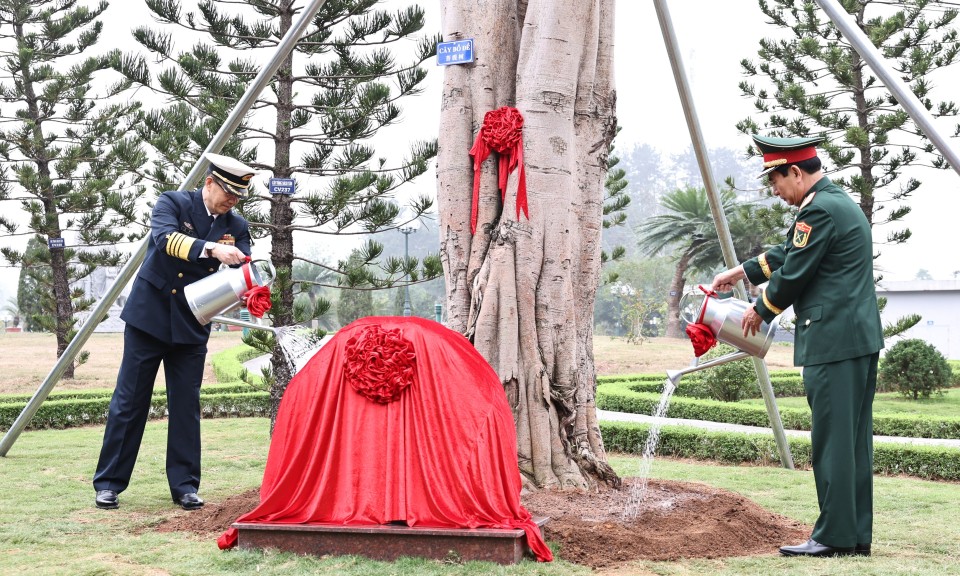 Đoàn đại biểu Trung Quốc sang dự Chương trình giao lưu hữu nghị Quốc phòng biên giới Việt Nam - Trung Quốc lần thứ 9 tại tỉnh Lạng Sơn