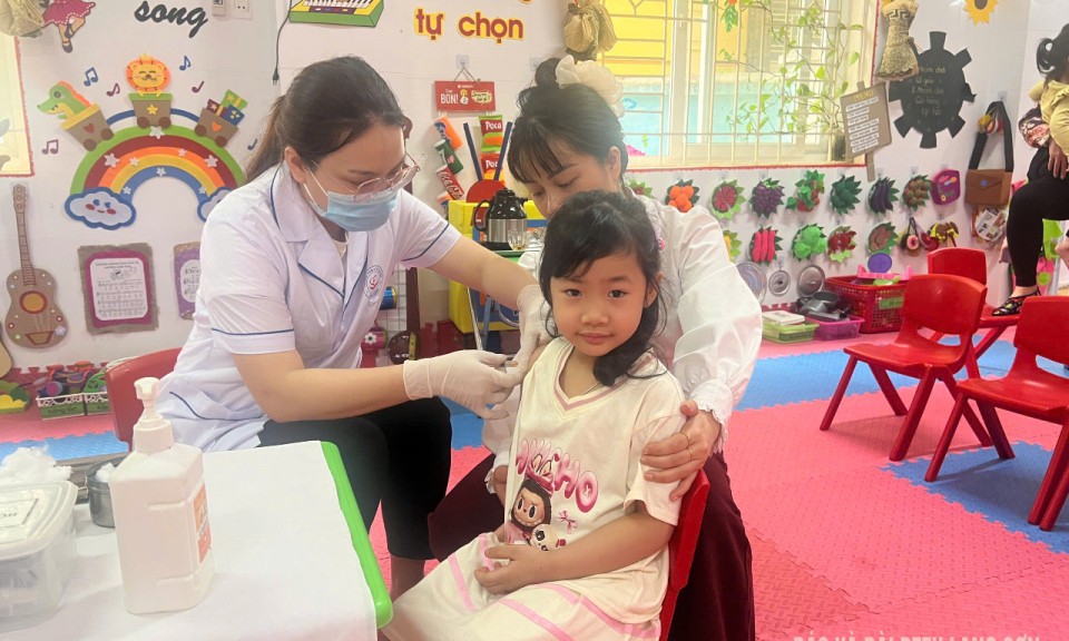 Ngăn dịch bệnh, bảo vệ dân