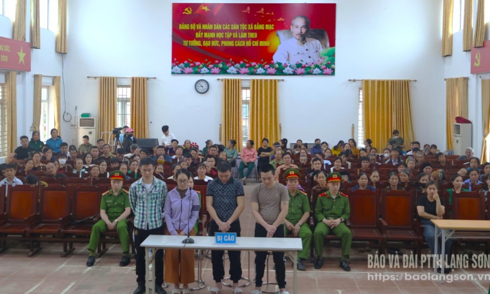Chi Lăng: Đông đảo người dân tham dự phiên tòa xét xử lưu động hai vụ án hình sự về ma túy