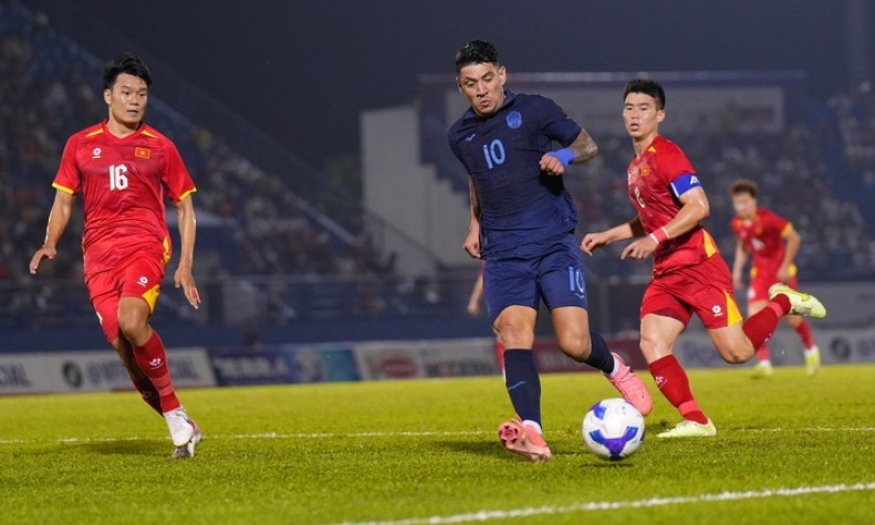 Huấn luyện viên Kim Sang-sik chọn 2 ngôi sao nhập tịch đấu Man Utd
