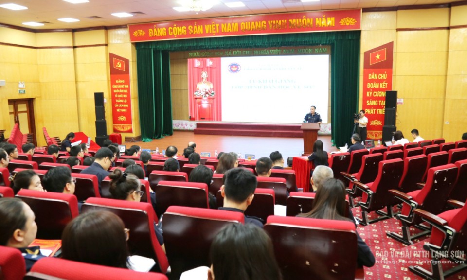Trên 320 cán bộ hải quan dự tập huấn lớp bình dân học vụ số